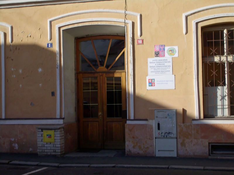 Soubor:Stredni zdravotni skola Teplice.jpg