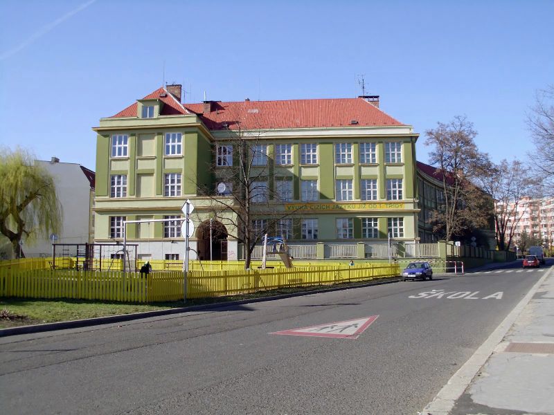 Soubor:ZS Metelkovo namesti Teplice.jpg