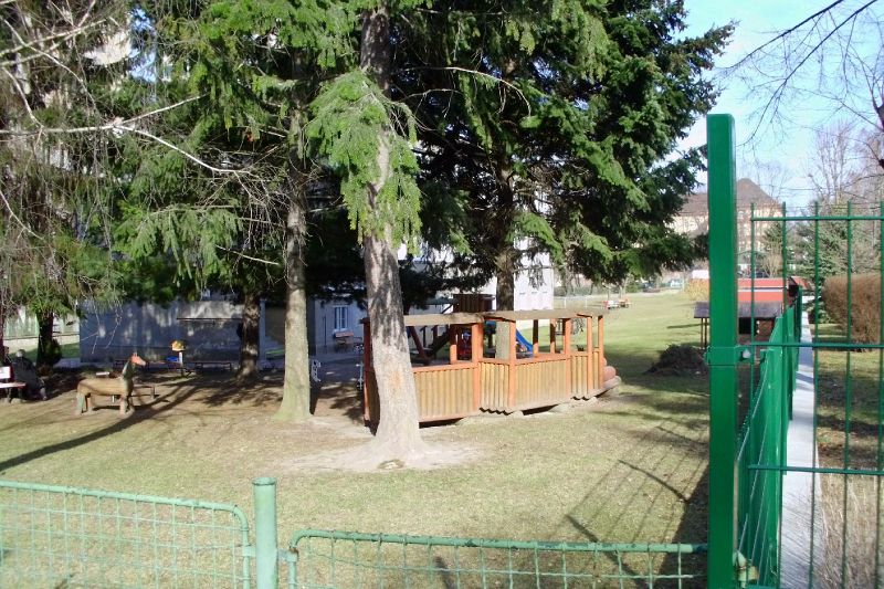 Soubor:MS Jaselska Teplice dvur.jpg
