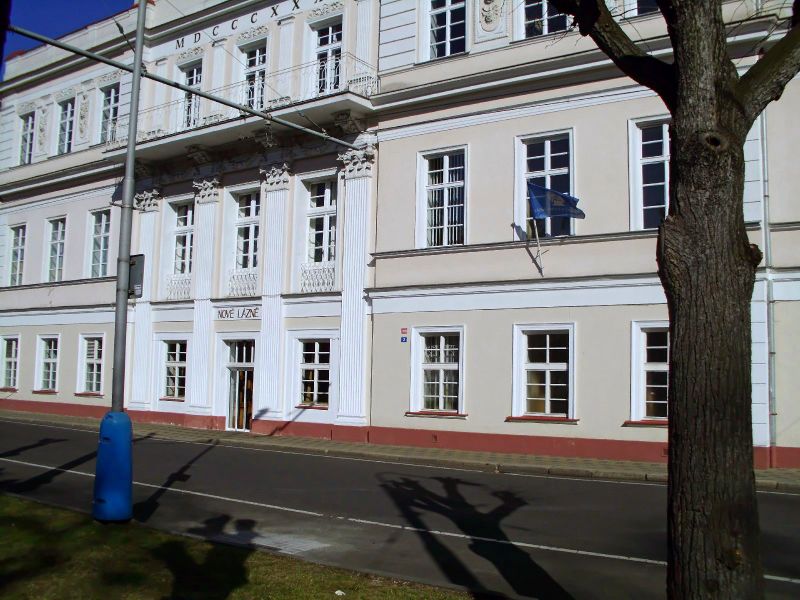 Soubor:Nove lazne Teplice prijezd.jpg