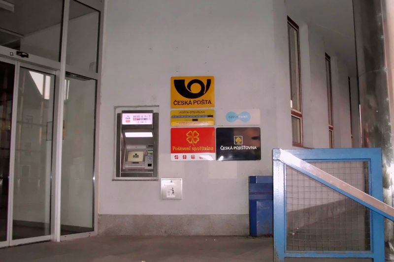 Soubor:Posta Teplice Dubska bankomat.jpg