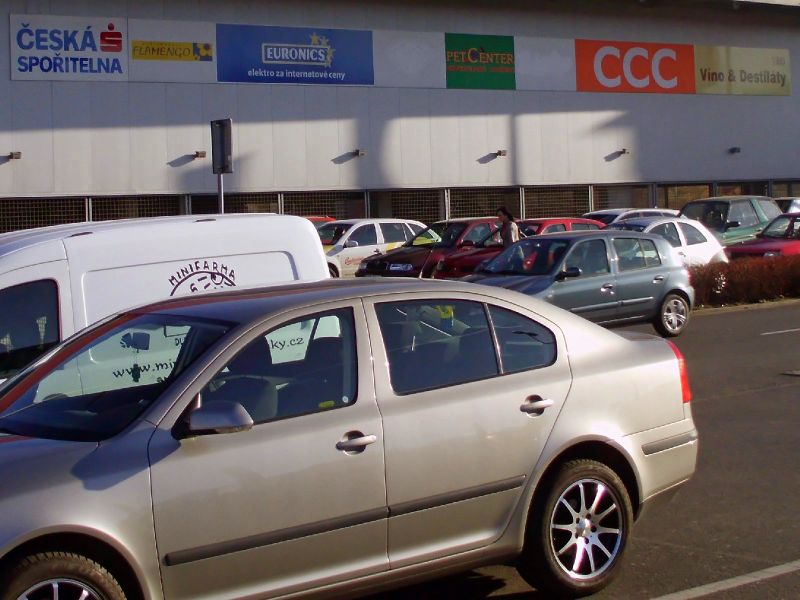 Soubor:Interspar Teplice dalsi firmy.jpg